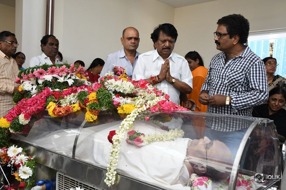 Celebs-Pay-Condolences-to-C-Narayana-Reddy